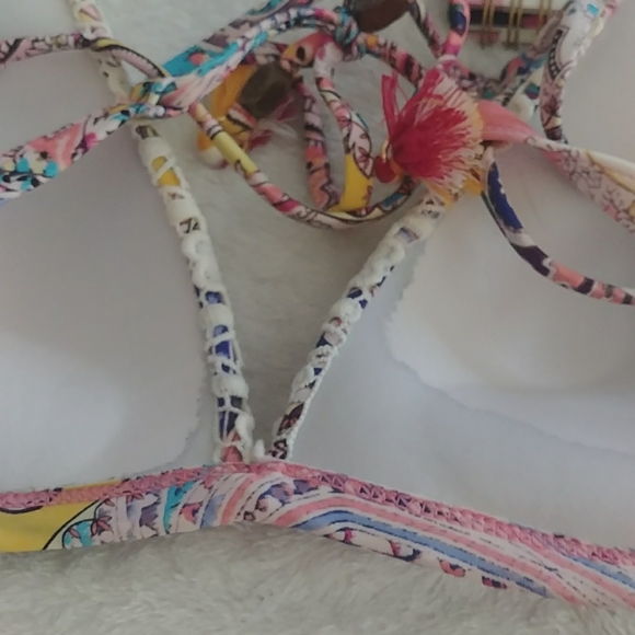 Bikini top a tad bit of water stains - Picture 3 of 3